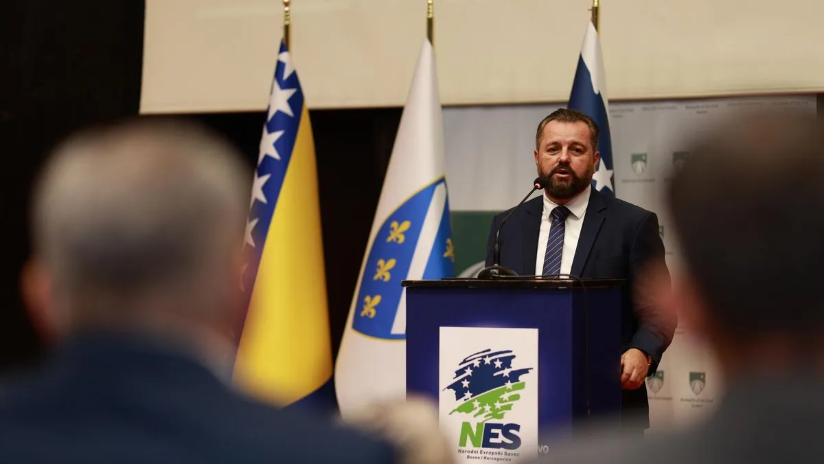 Sa skupa je odaslano niz poruka koje se tiču aktuelne političke situacije u zemlji, a posebno onima koji udaraju na državu Bosnu i Hercegovinu