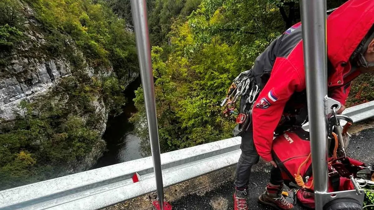 Njen automobil je probio zaštitnu ogradu na mostu i pao u Rzav.