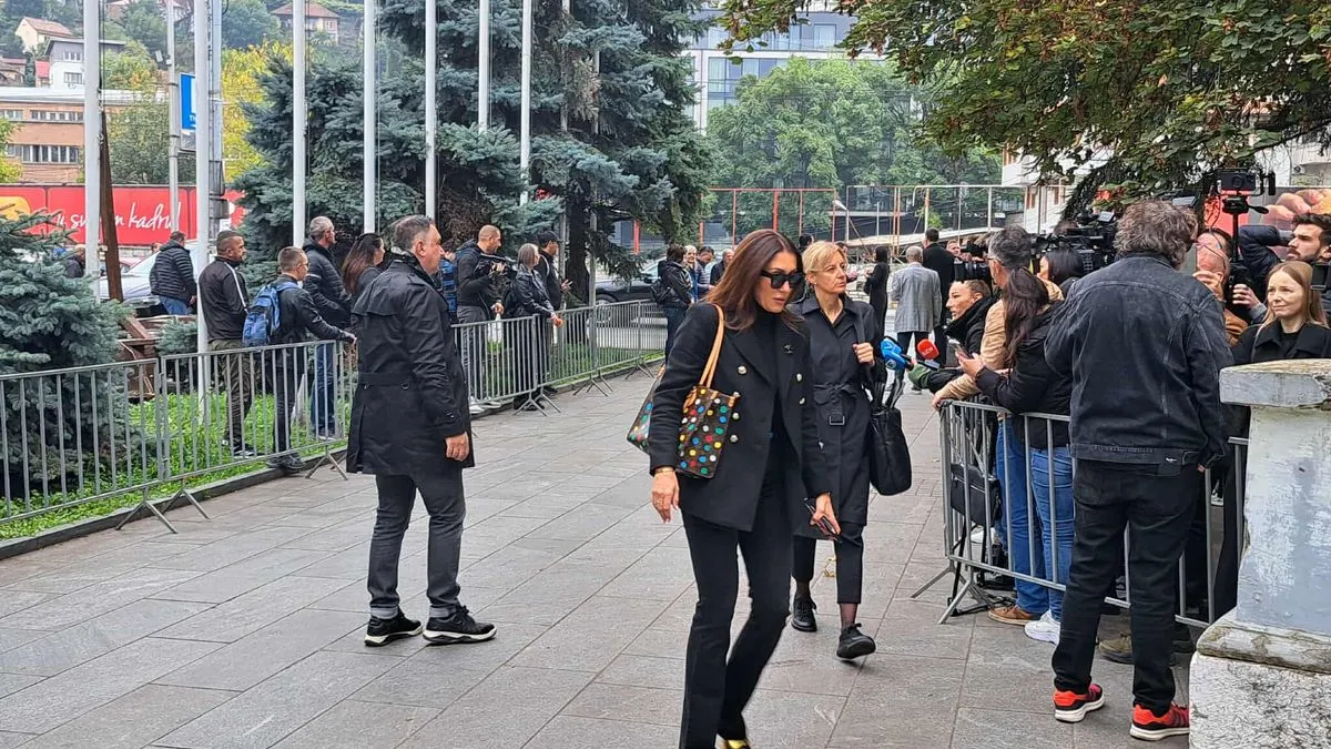 Tu će se posljednji put čuti njegove pjesme, poruke prijatelja, i sjećanja na čovjeka koji je svojim glasom spajao generacije.