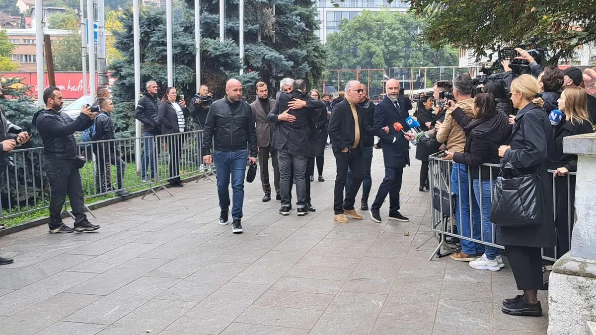 Tu će se posljednji put čuti njegove pjesme, poruke prijatelja, i sjećanja na čovjeka koji je svojim glasom spajao generacije.