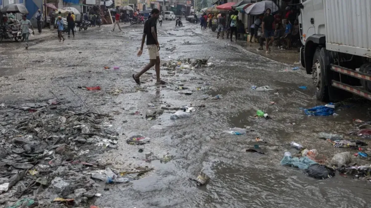 Oluja nije direktno pogodila Haiti, najmnogoljudniju karipsku naciju, ali je izazvala velike kiše