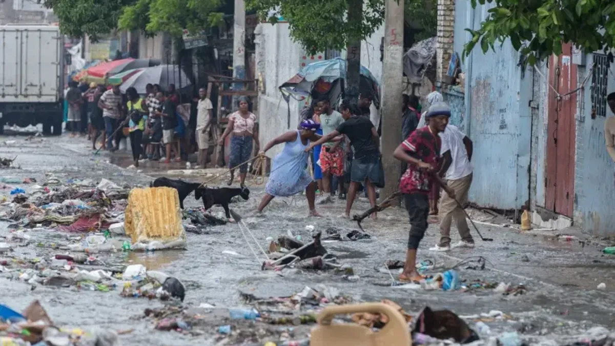 Oluja nije direktno pogodila Haiti, najmnogoljudniju karipsku naciju, ali je izazvala velike kiše
