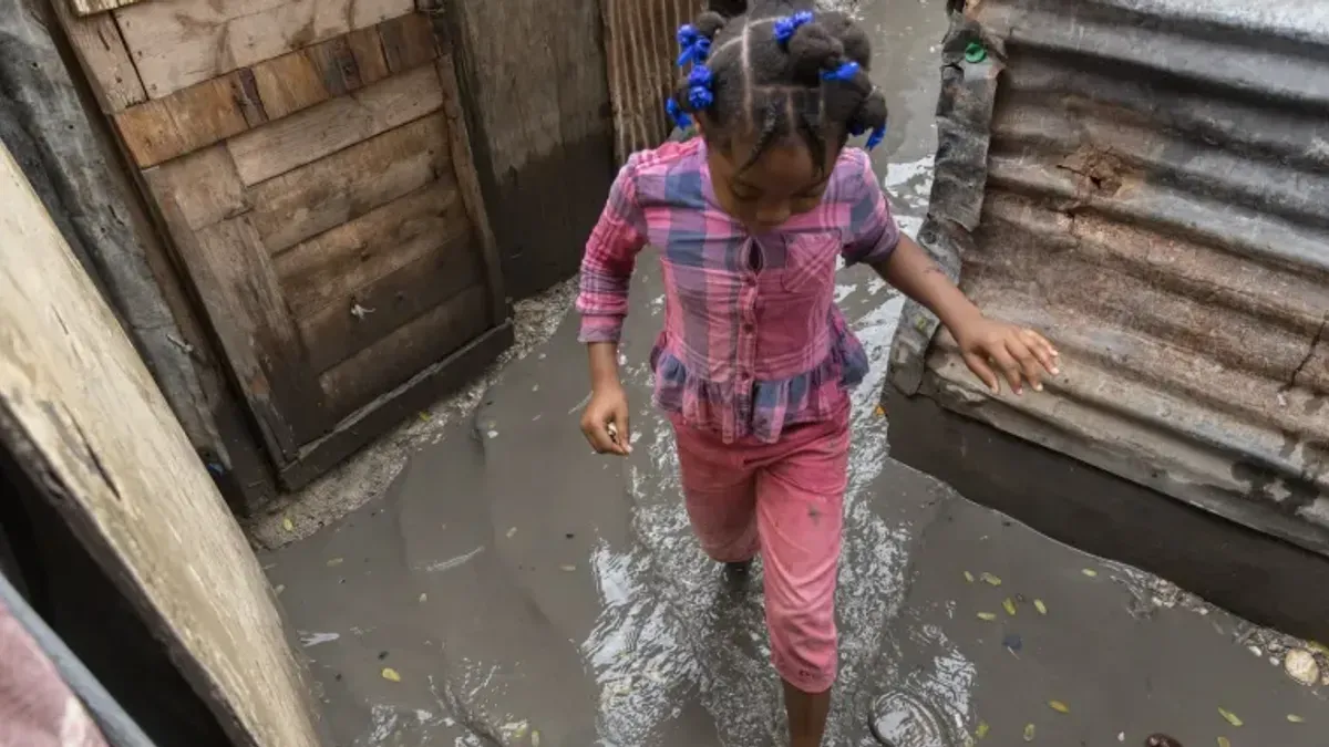 Oluja nije direktno pogodila Haiti, najmnogoljudniju karipsku naciju, ali je izazvala velike kiše