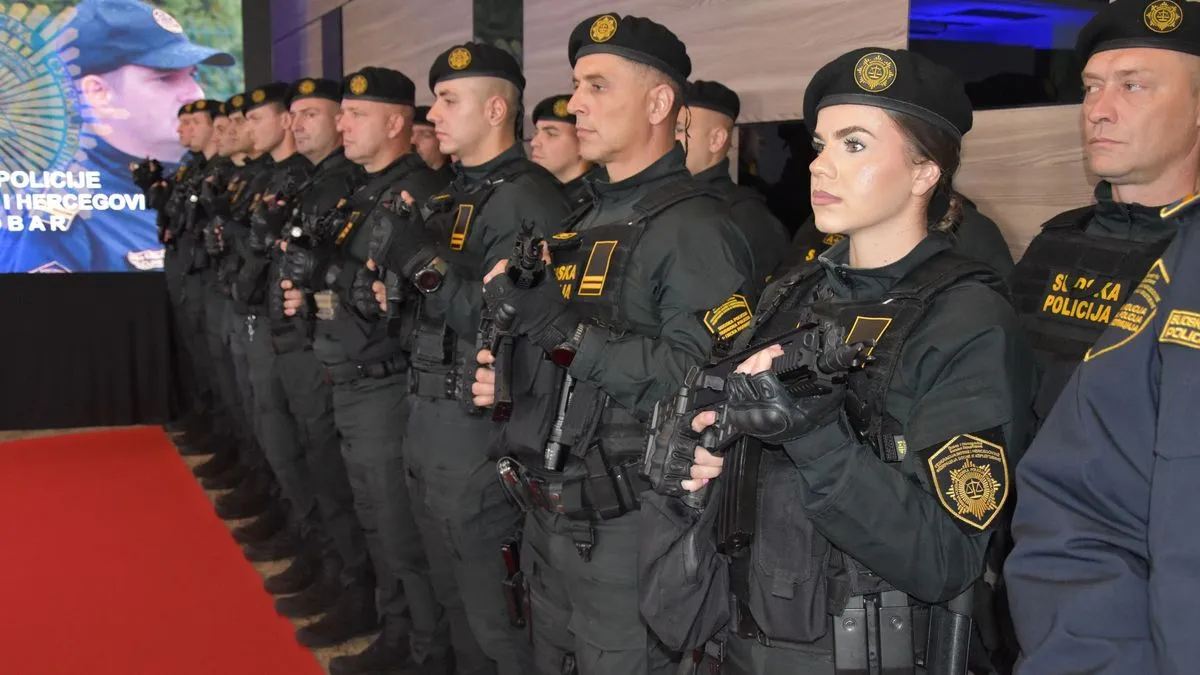 Na ceremoniji su uručene zahvalnice u obliku Reljefnog amblema Sudske policije.