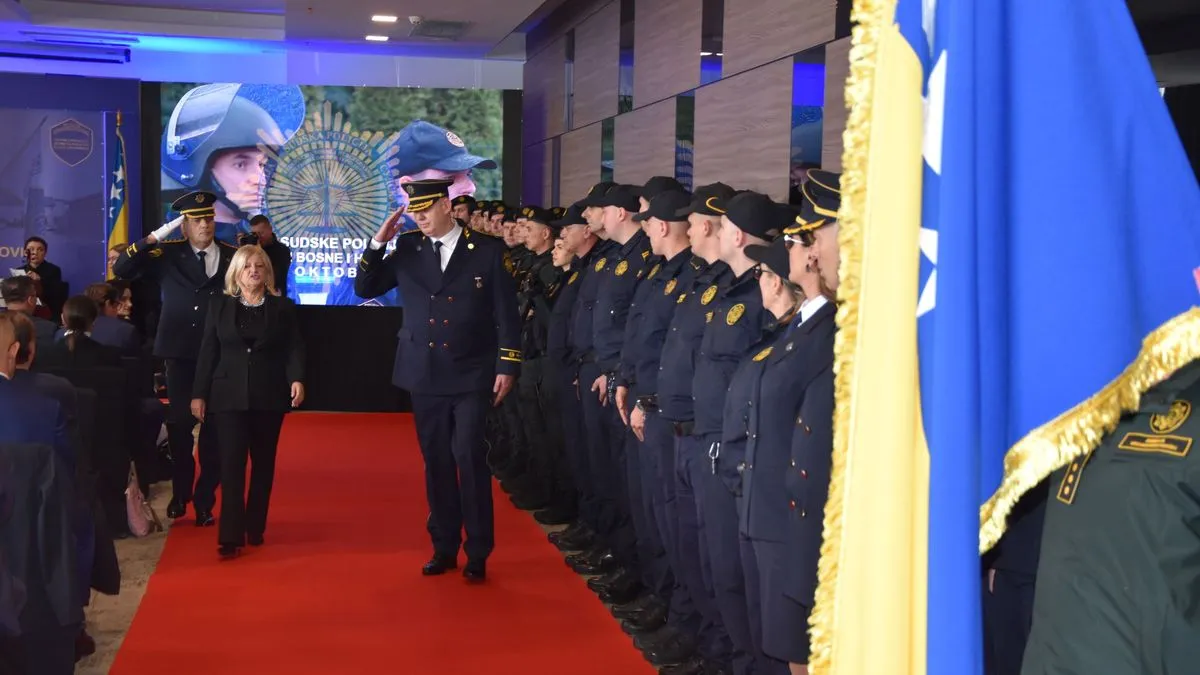 Na ceremoniji su uručene zahvalnice u obliku Reljefnog amblema Sudske policije.