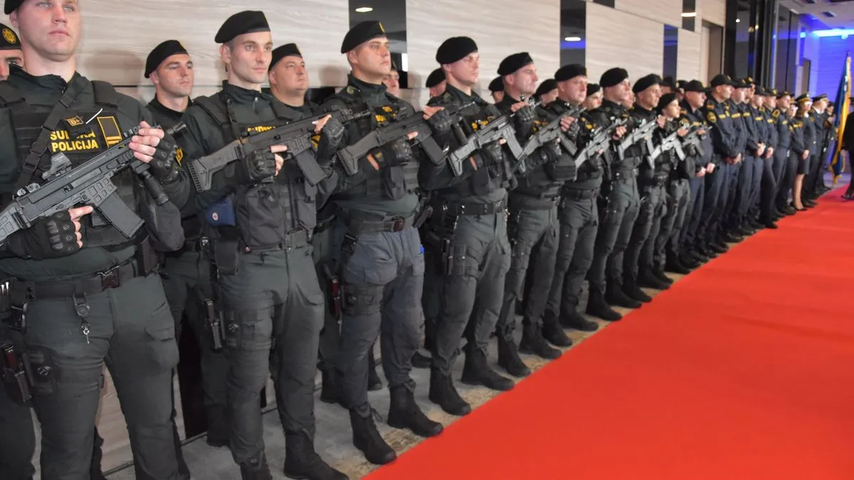 Na ceremoniji su uručene zahvalnice u obliku Reljefnog amblema Sudske policije.