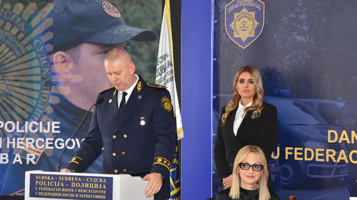 Na ceremoniji su uručene zahvalnice u obliku Reljefnog amblema Sudske policije.
