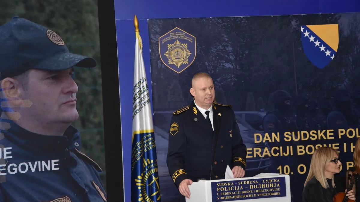 Na ceremoniji su uručene zahvalnice u obliku Reljefnog amblema Sudske policije.