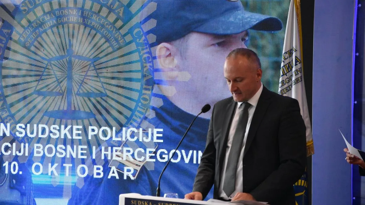 Na ceremoniji su uručene zahvalnice u obliku Reljefnog amblema Sudske policije.
