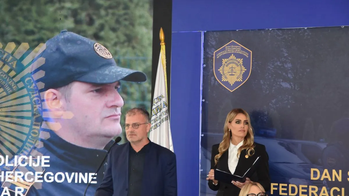 Na ceremoniji su uručene zahvalnice u obliku Reljefnog amblema Sudske policije.
