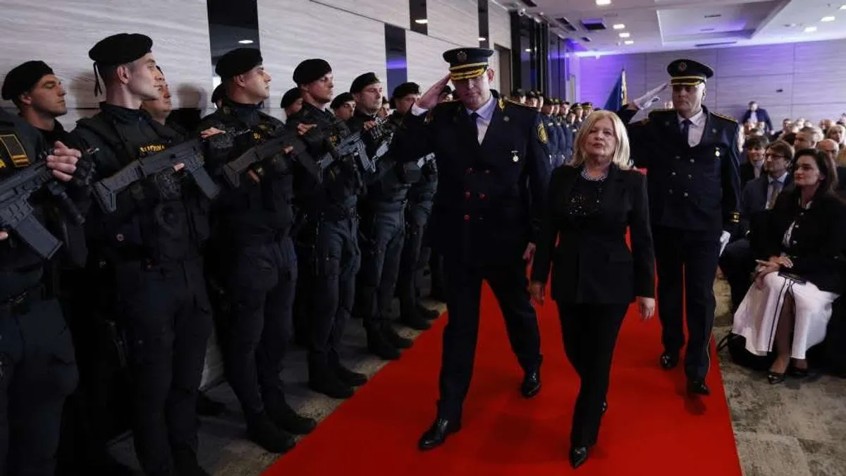 Na ceremoniji su uručene zahvalnice u obliku Reljefnog amblema Sudske policije.