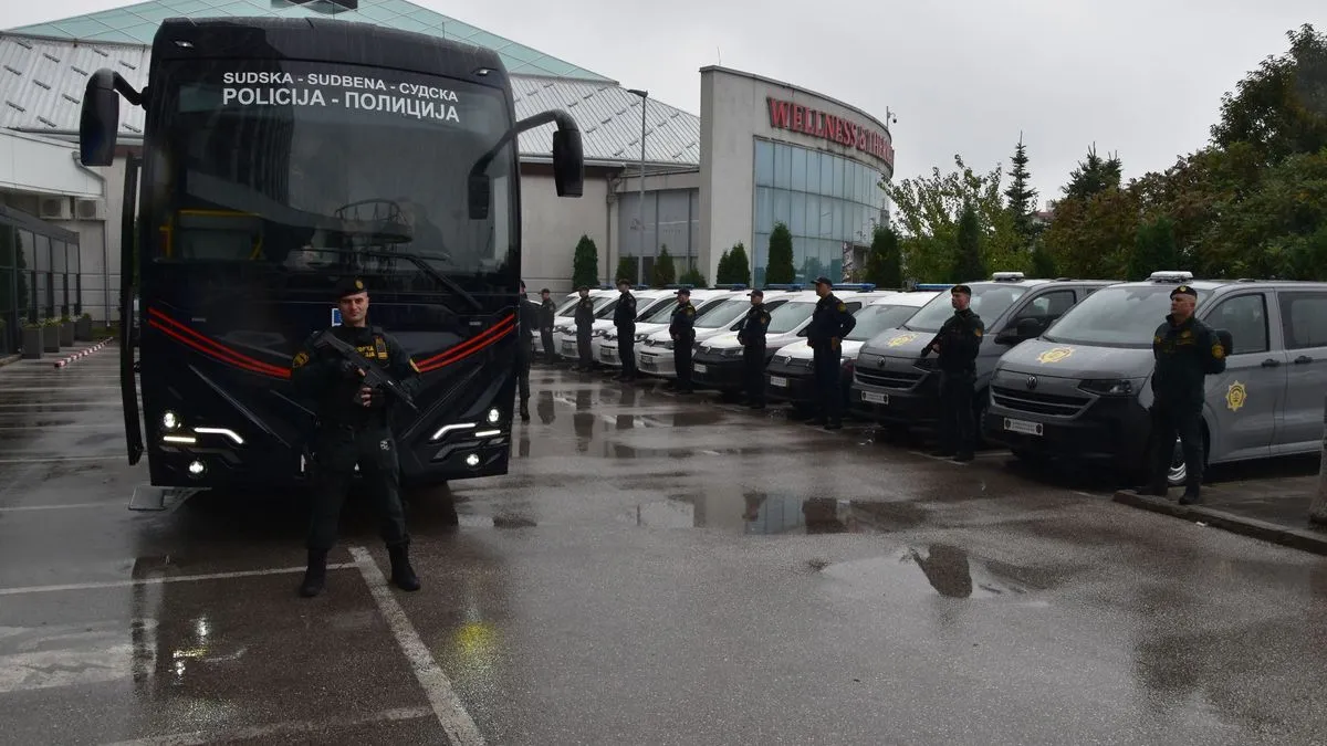 Na ceremoniji su uručene zahvalnice u obliku Reljefnog amblema Sudske policije.
