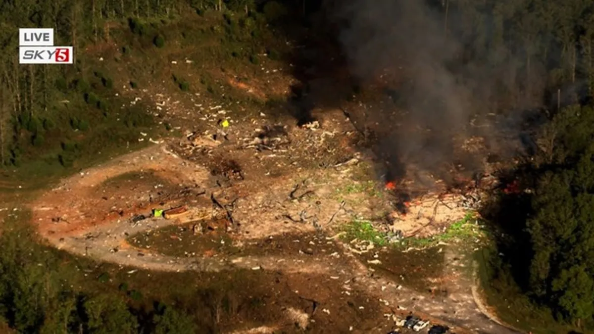 U prvim satima nakon eksplozije govorilo se o 18 mrtvih, ali se kasnije otkrilo da su dvojica zaposlenika, za koje se vjerovalo da su u fabrici, ipak živi.