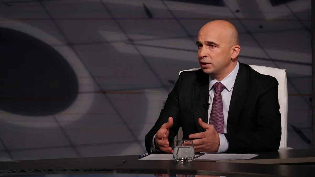 Pivić smatra kako ovim pravilnikom HDZ preko kantona pokušava kontrolisati sve.