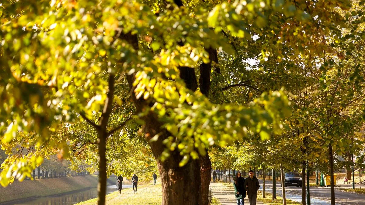 Navode da nas u srijedu očekuje umjereno do pretežno oblačno vrijeme, na sjeveru, sjeveroistoku i istoku tokom dana nešto više sunčanog vremena