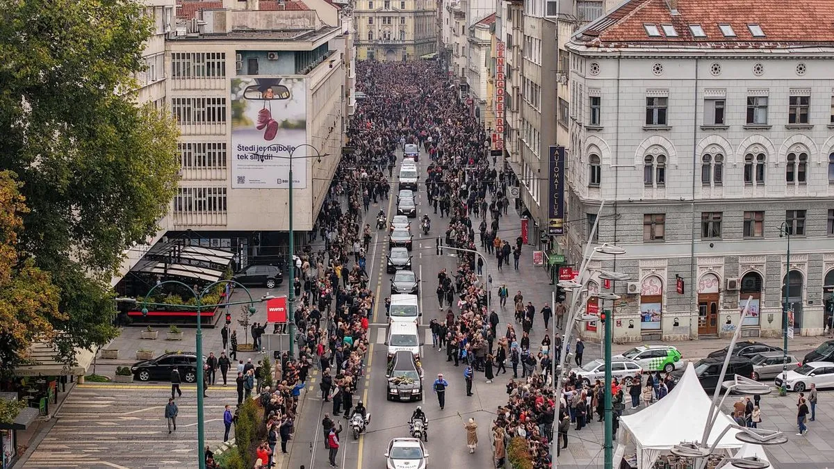 Ispraćaj Halida: Pogledajte snimke iz zraka nepregledne kolone ljudi 