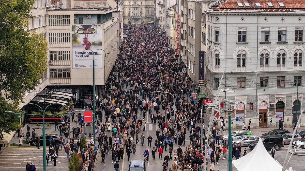 Sarajevo je proteklih dana disalo tišinom, dostojanstvom i neizmjernom tugom. 