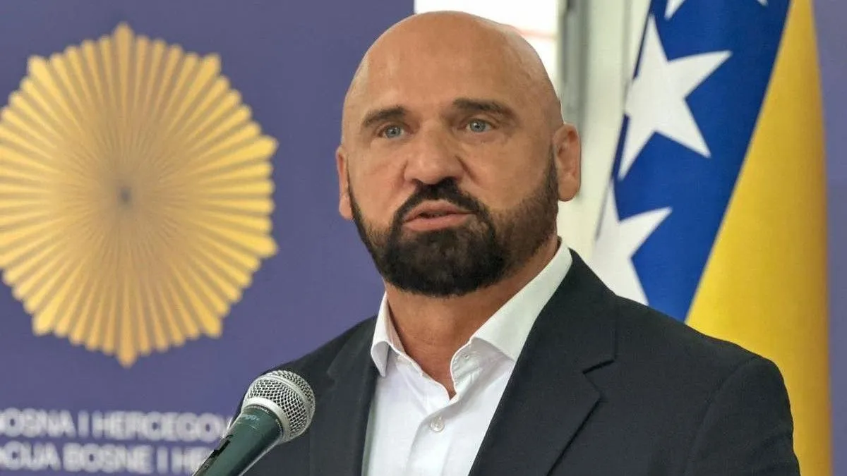 Isak je kao realizirane stavke u 2025. godini naveo i nabavku opreme, uređenje prostora Policijske akademije, potpisivanje kolektivnog ugovora nakon devet godina...