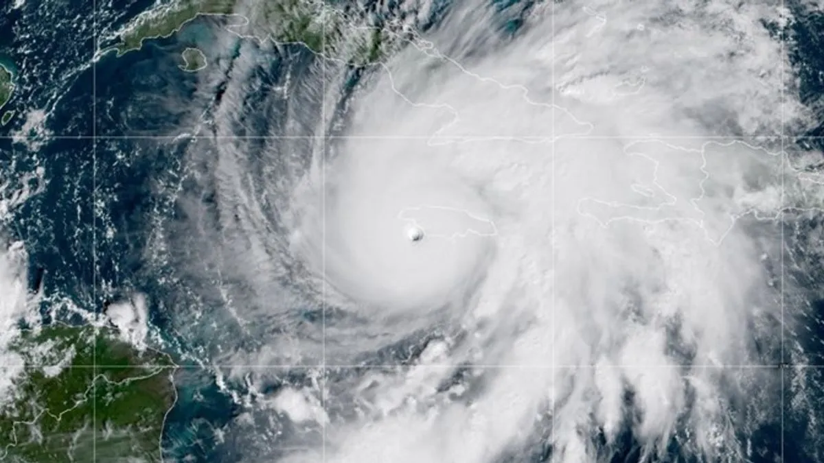 Stotine hiljada ljudi potražile su utočište u improviziranim skloništima dok su vlasti izdale upozorenja,