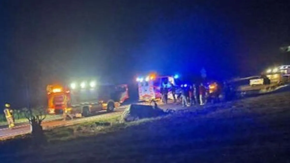 Na mjesto nesreće brzo su stigle ekipe Hitne pomoći, policije i vatrogasaca.