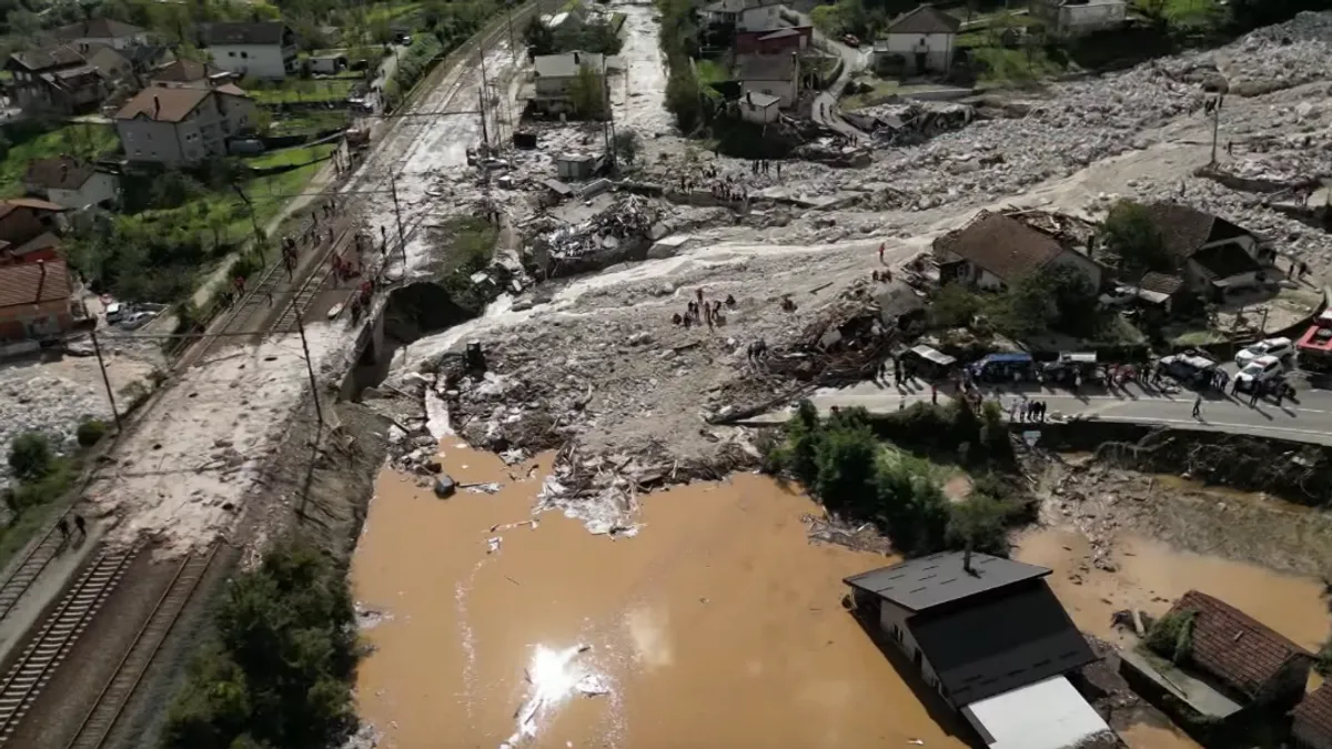 Tri mjeseca poslije poplava željeznička pruga i most kod Jablanice obnovljeni su, a dnevno je bh. privreda gubila milione maraka