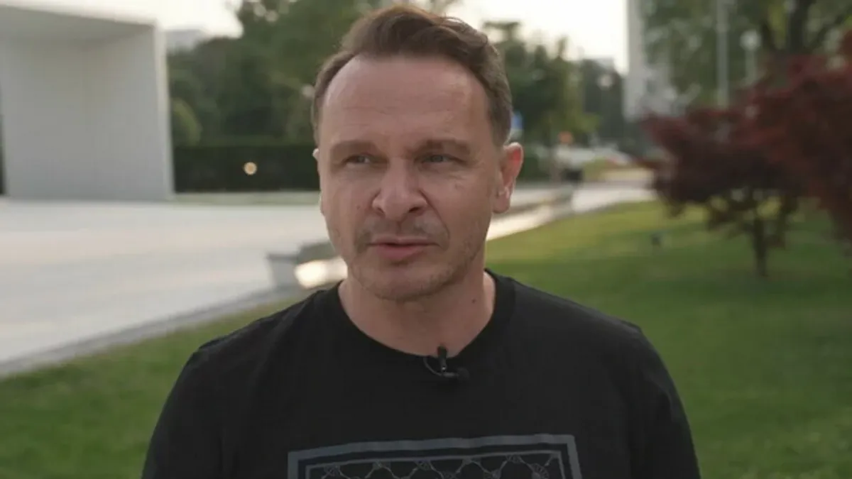 Ode naš Halid! Ovim riječima Enis Bešlagić je reagirao nakon što je potvrđeno da je u 71. godini života preminuo Halid Bešlić.