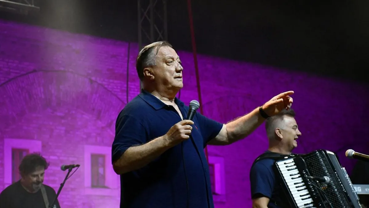 Preminuo je legendarni pjevač Halid Bešlić.                              