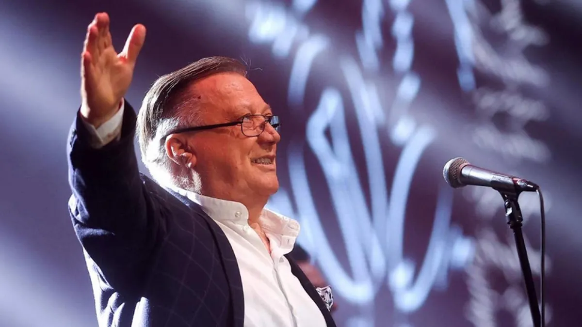 Bio je jedan od najcjenjenijih i najpoštovanijih pjevača koji je kroz svoju dugu karijeru izgradio imidž bez skandala i negativnog publiciteta