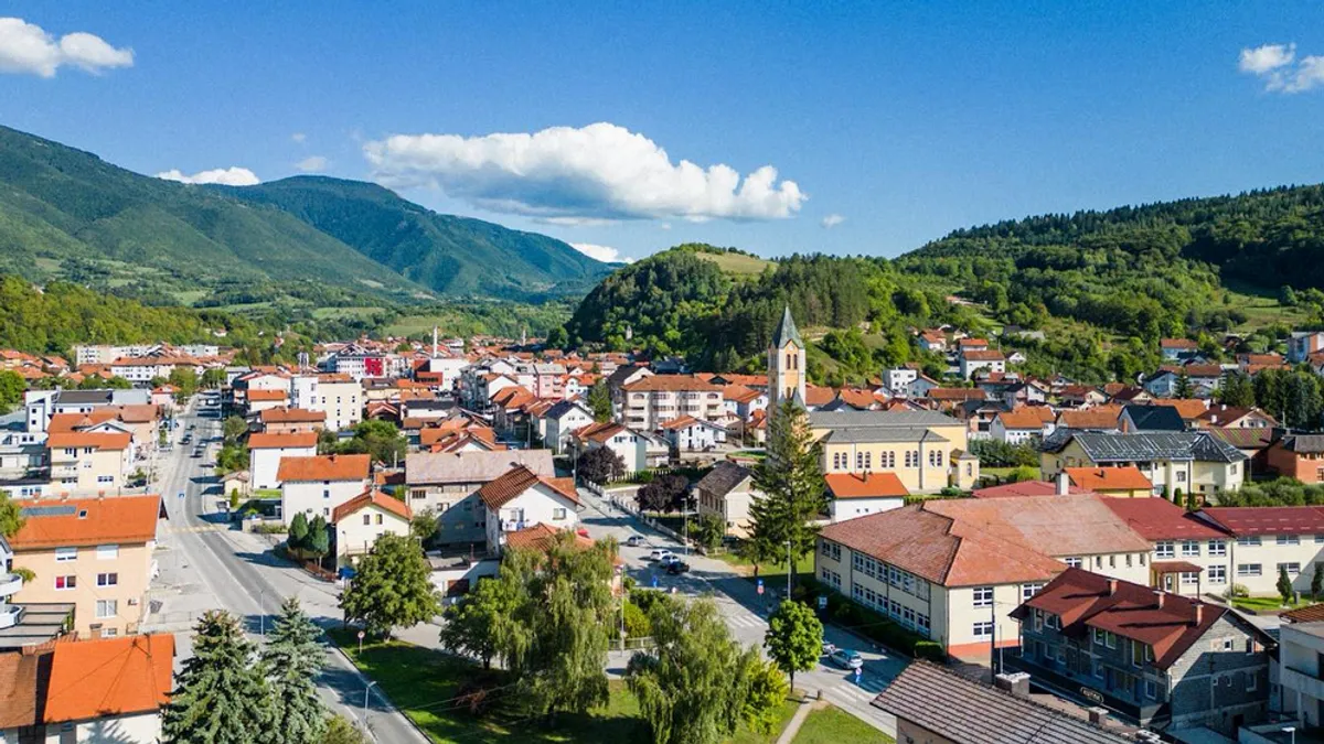 Antonija Zelenika javila se redakciji portala gornjivakuf.com rekavši da je sinoć nestala 15-godišnja djevojčica Petra Debeljak.