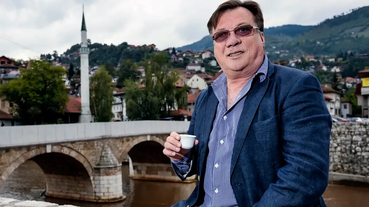 Nakon borbe sa teškom bolešću jučer je preminuo legendarni Halid Bešlić. 