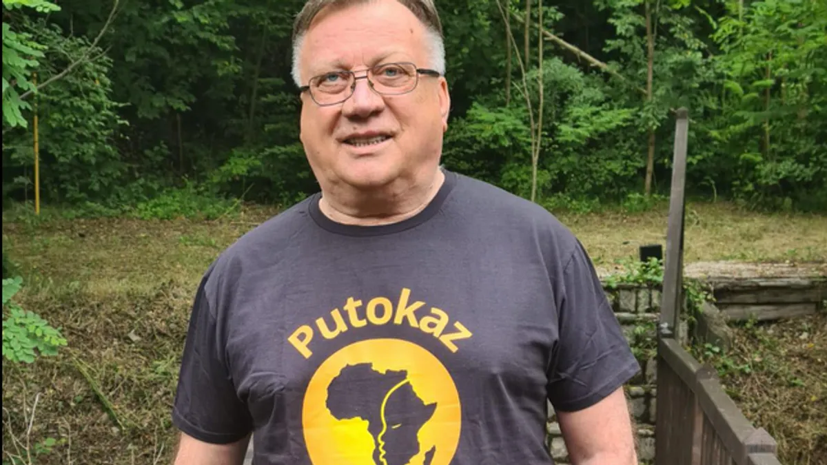 Mještani Knežine, u kojoj se Halid Bešlić rodio, predložili su da spomenik bude izgrađen na izvoru Knežak