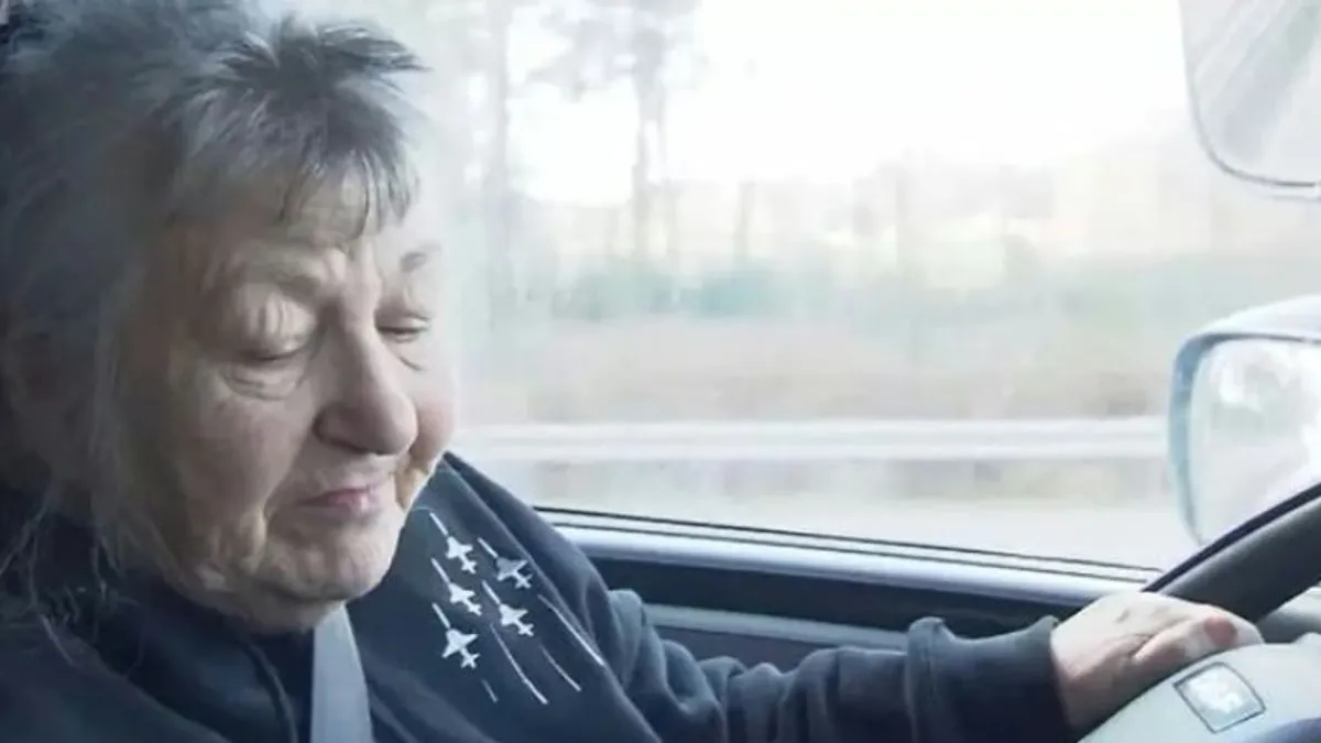 Roswitha “baka Rosa“ Hellmuth-Gamberger svaki dan počinje u 7 ujutru na parkinzima za kamione, uz šolju kafe