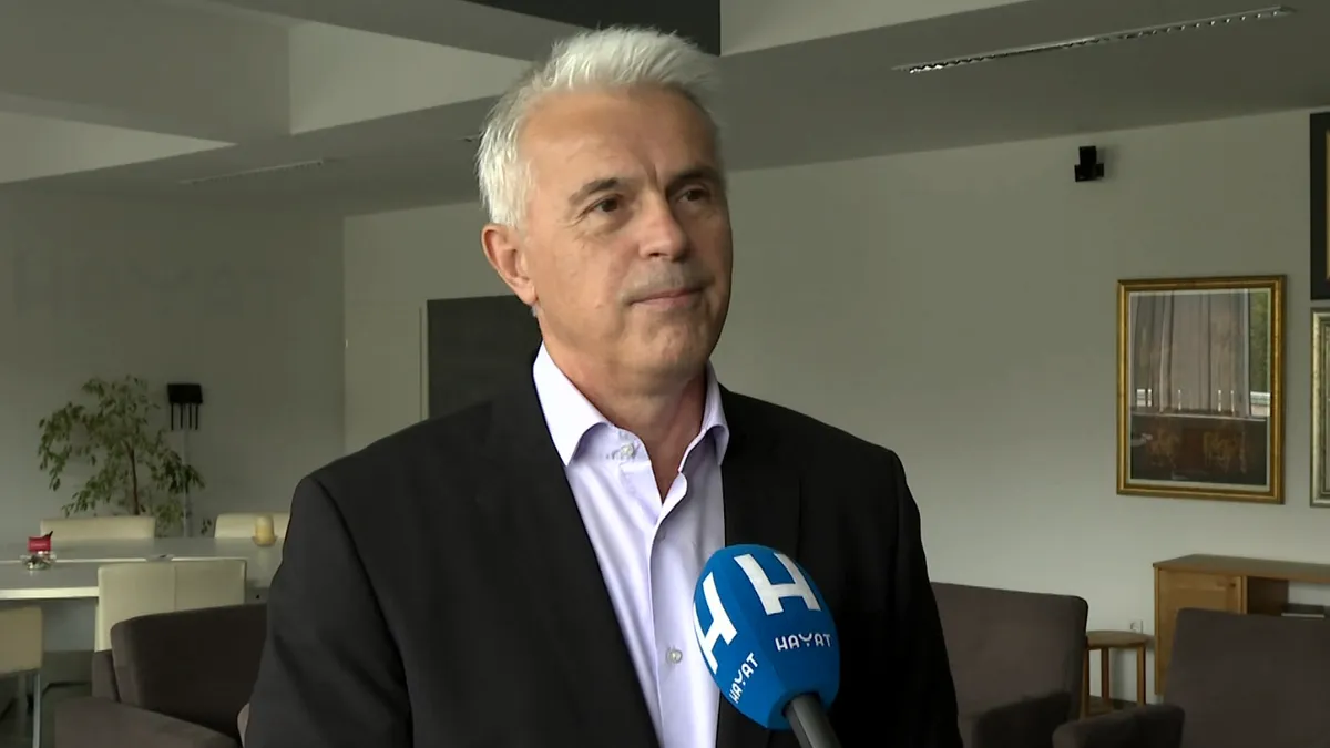 Još tokom agresije na BiH Bešlić je Hayat televiziji pružio ruku podrške nabavkom predajnika