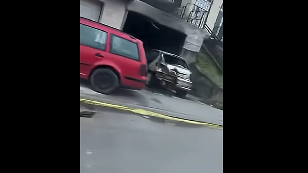 Drama u noćnim satima u sarajevskom naselju: Izgorjela tri automobila i garaža