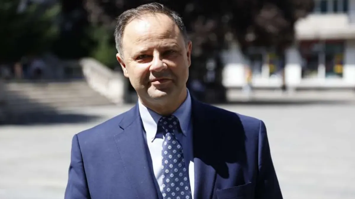 Umjesto da se zalaže za povratak Hrvata u RS i zaštitu njihovih prava, on fokus gotovo isključivo stavlja na izmjenu Izbornog zakona, krojenu po mjeri HDZ-a, kaže Hadrović