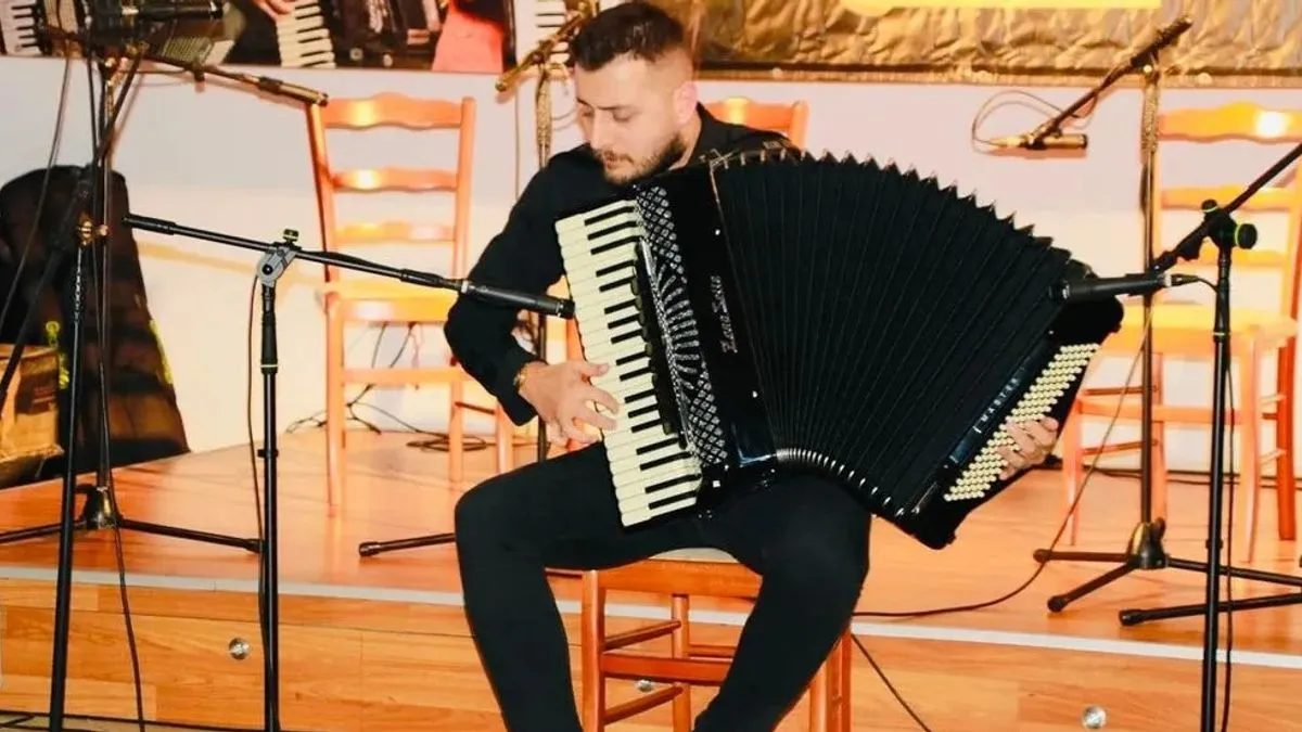 Zahvaljujući pomoći ljekara, ali i njegovoj  upornosti, počeo je svirati samo 17 dana nakon povrede