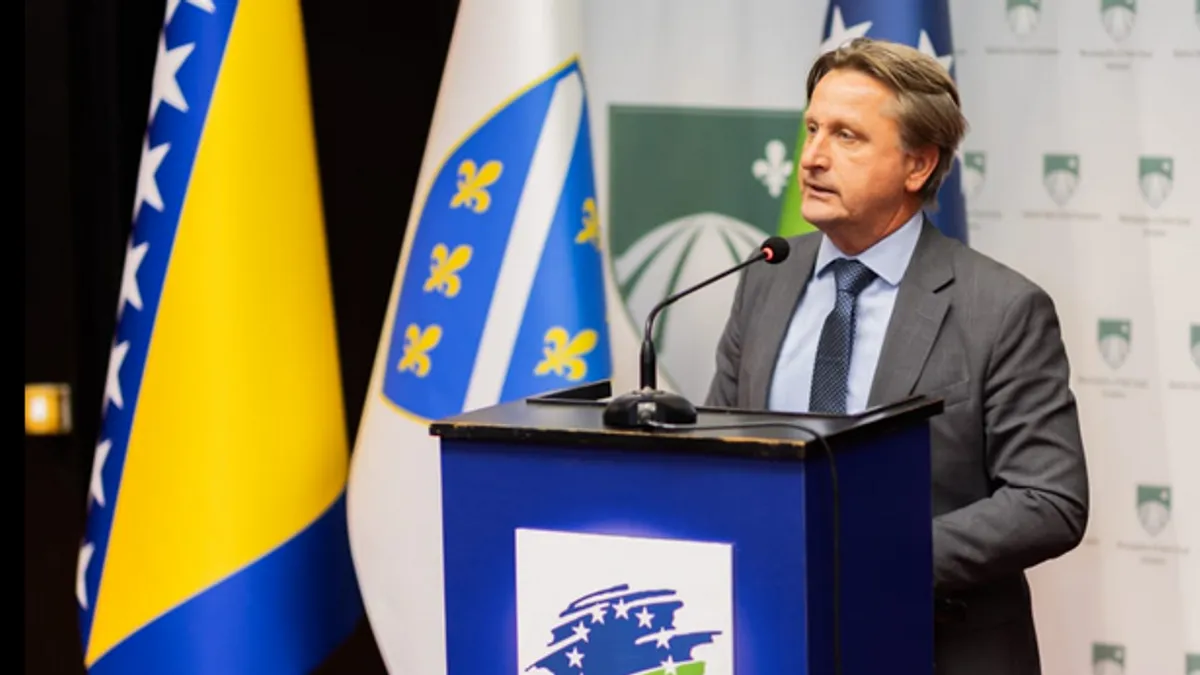 Sa skupa je odaslano niz poruka koje se tiču aktuelne političke situacije u zemlji, a posebno onima koji udaraju na državu Bosnu i Hercegovinu