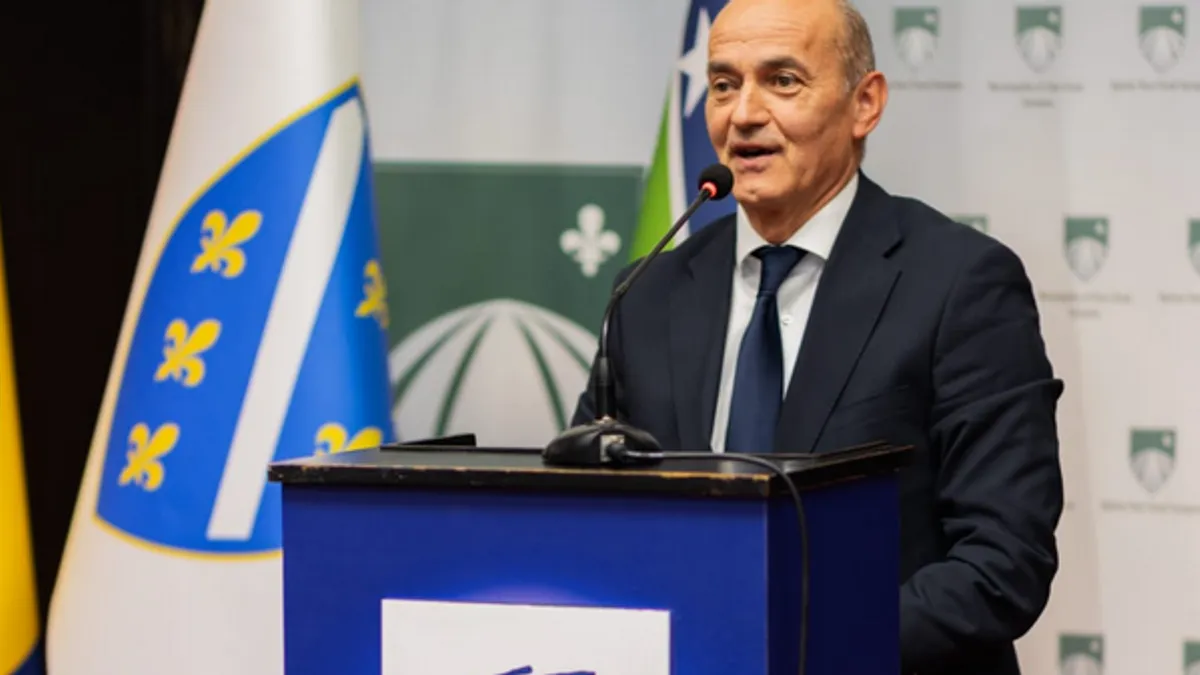 Sa skupa je odaslano niz poruka koje se tiču aktuelne političke situacije u zemlji, a posebno onima koji udaraju na državu Bosnu i Hercegovinu