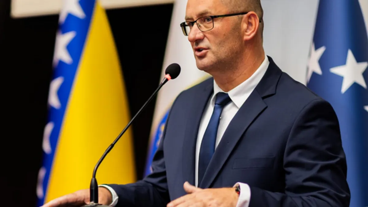 Sa skupa je odaslano niz poruka koje se tiču aktuelne političke situacije u zemlji, a posebno onima koji udaraju na državu Bosnu i Hercegovinu