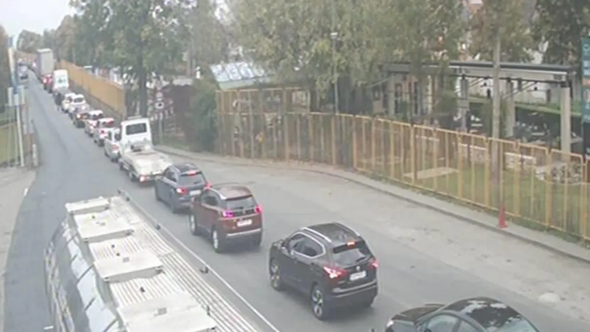 U toku je sanacija klizišta u mjestu Sijeračke stijene na magistralnoj cesti Dobro Polje-Miljevina, gdje dolazi do polusatnih obustava