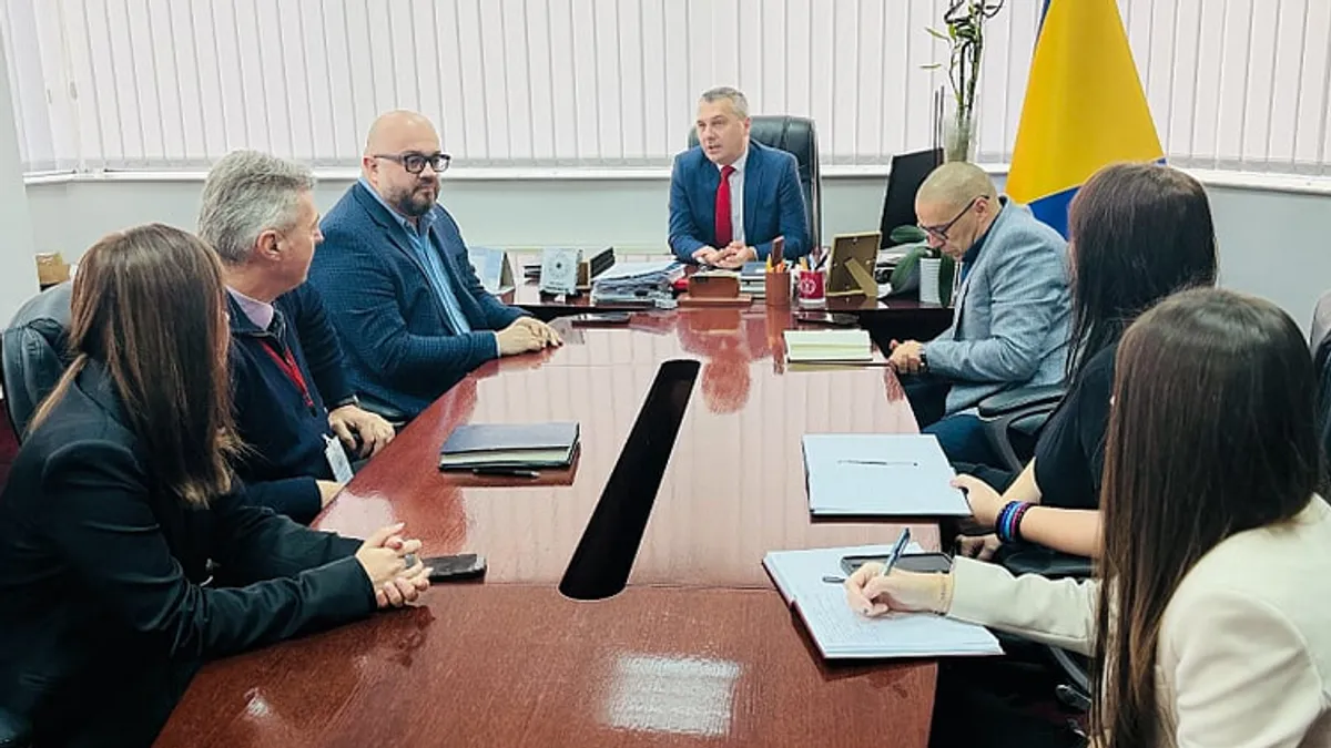 Ovo rješenje je privremenog karaktera, kako bi djeca svoje pravo na obrazovanje ostvarila bez prekida i težih posljedica.