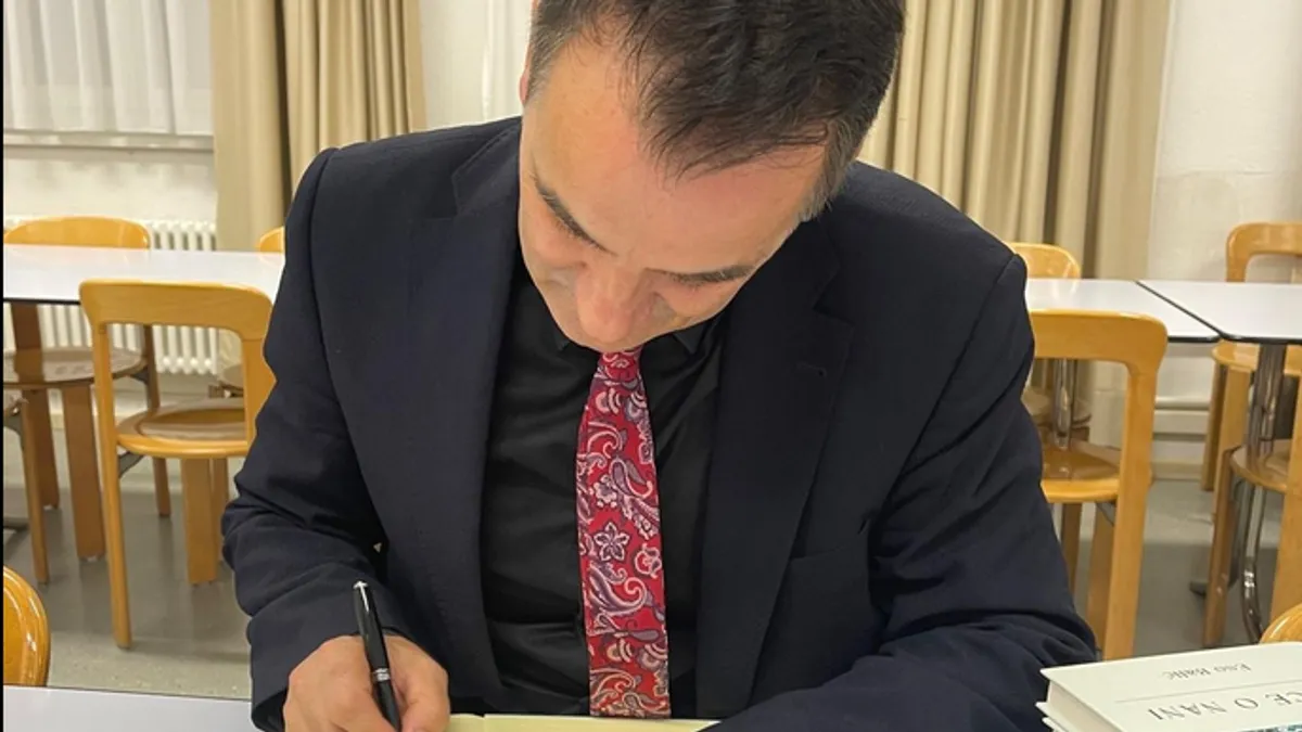 Put se nastavlja. Večeras je Bihać, grad na Uni, u srijedu Travnik, a vrhunac se očekuje 23. oktobra u sarajevskoj Art kući sevdaha