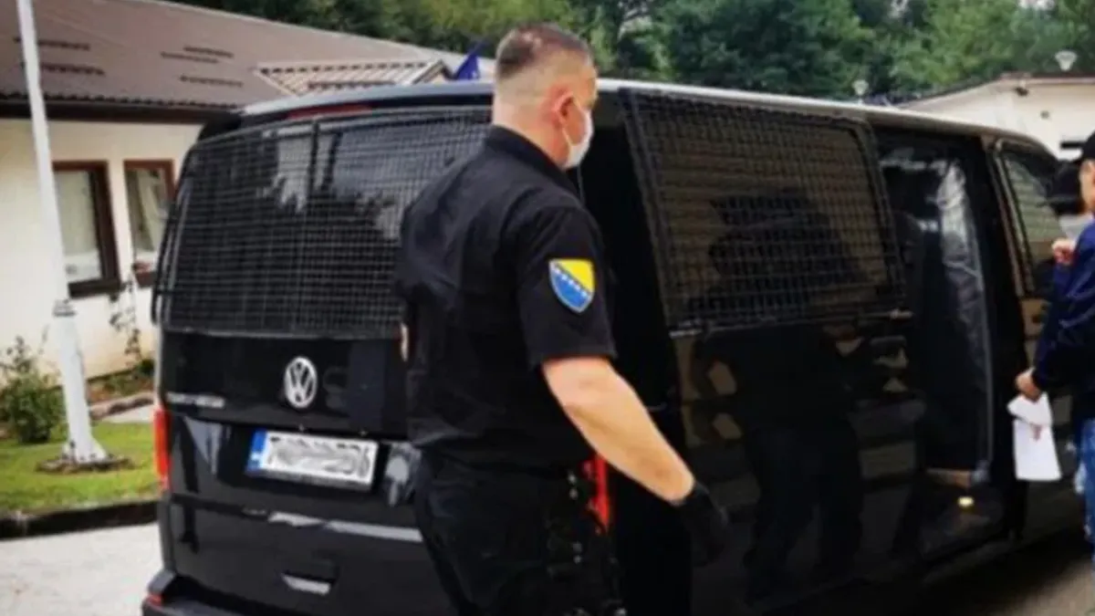 Po okončanju svih zakonom propisanih procedura, dana 17. oktobra 2025. godine, navedena lica su udaljena sa teritorije Bosne i Hercegvoine