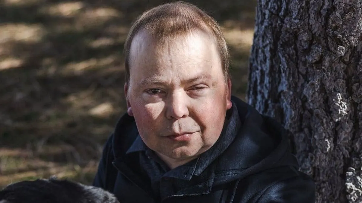 Weiner je negirao optužbe i tužio bolnicu zbog nezakonitog otpuštanja i klevete