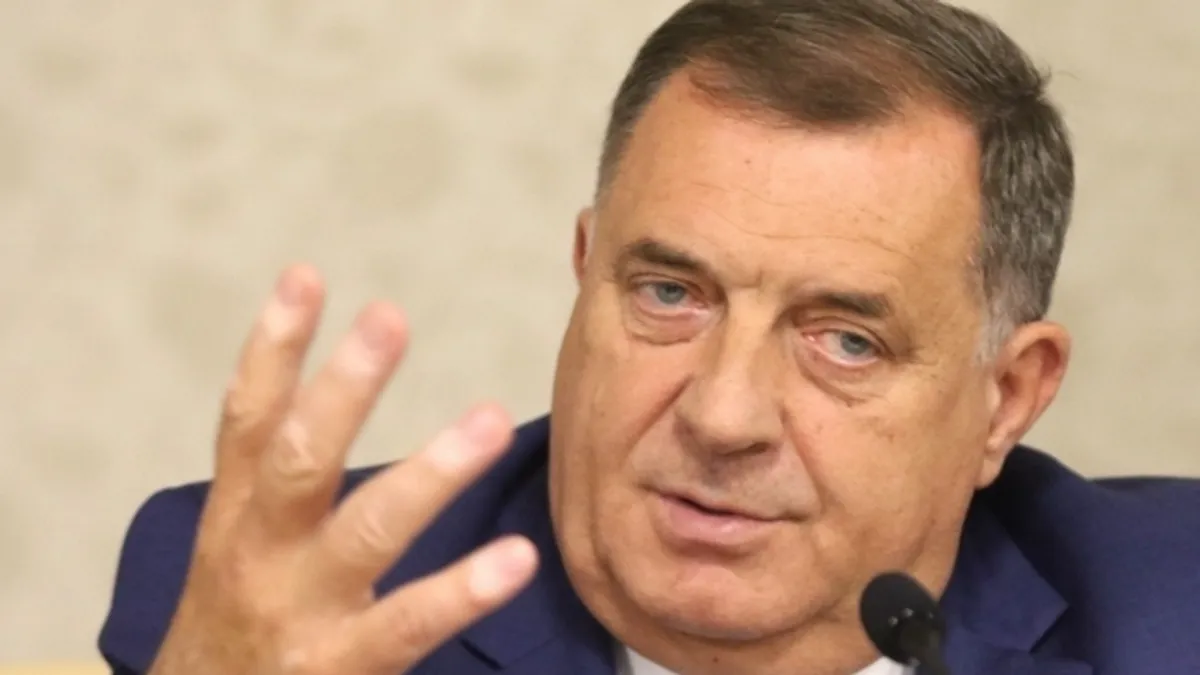 U tom paketu, Dodik je naložio da NSRS poništi sve neustavne zakone i zaključke, a zauzvrat je dobio ukidanje sankcija za neke saradnike