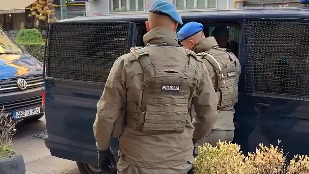 Policajci Nermin Džindo i Adnan Duhović, koji su jučer uhapšeni u sklopu akcije "Abstergo", predati su u nadležnost Tužilaštva Kantona Sarajevo (KS).