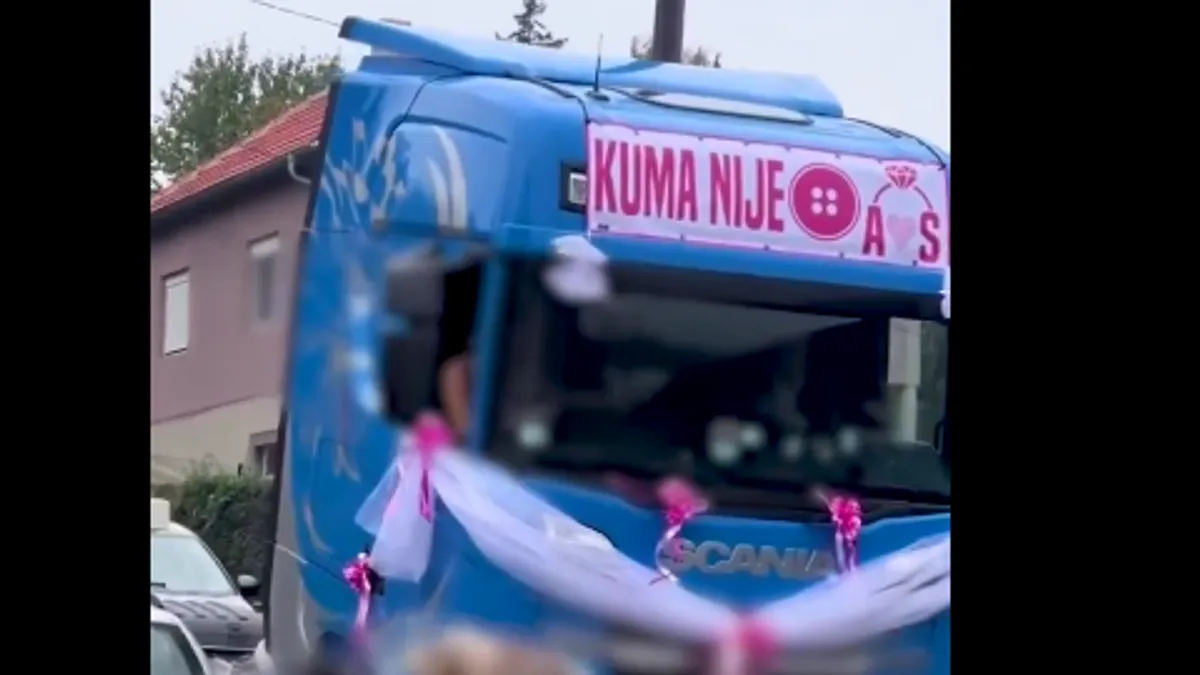 Kuma luda kao struja: Došla na šleperu, pa zapucala! Na svadbi prijateljice napravila cirkus