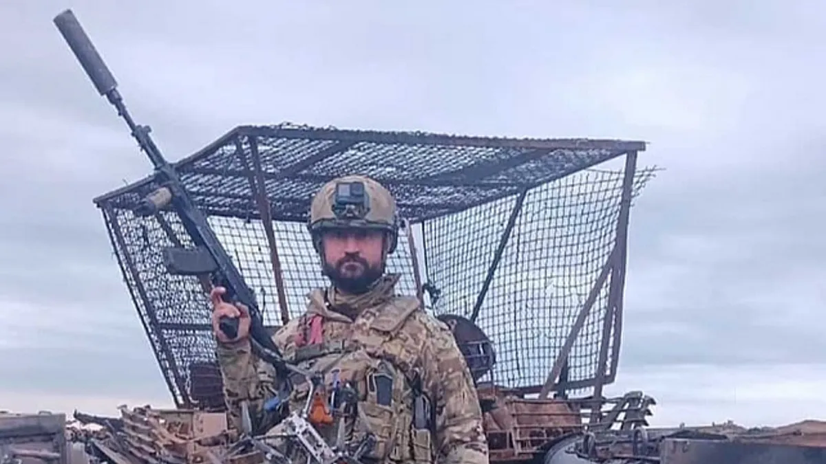 On ističe da posjeduje dvojno državljanstvo, odnosno da je državljanin i Rusije i Bosne i Hercegovine