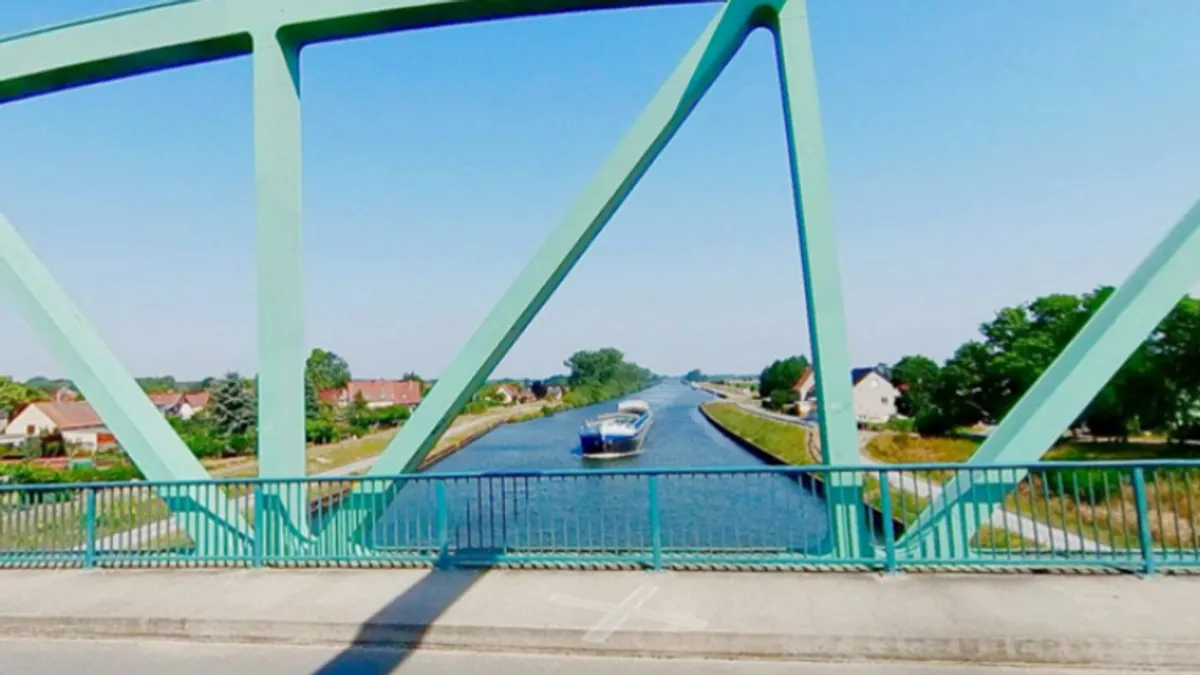 Policijske patrole ubrzo su izgubile vozilo iz vida, no desetak minuta kasnije zaprimile su više hitnih poziva o teškoj nesreći