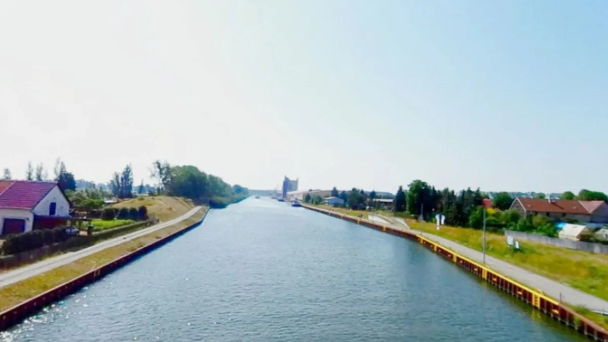 Trojica BMW-om bježala policiji u Njemačkoj, pa poginuli u nesreći 